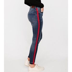 Side stripped ankle jean